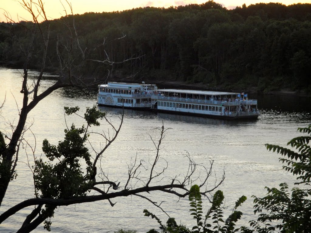 Riverboat on the Mississippi, Мендота-Хейгтс