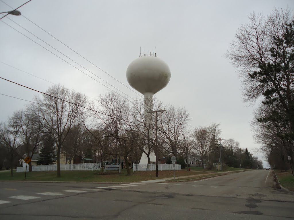 Water Tower on Lake St Extension, Миннетонка