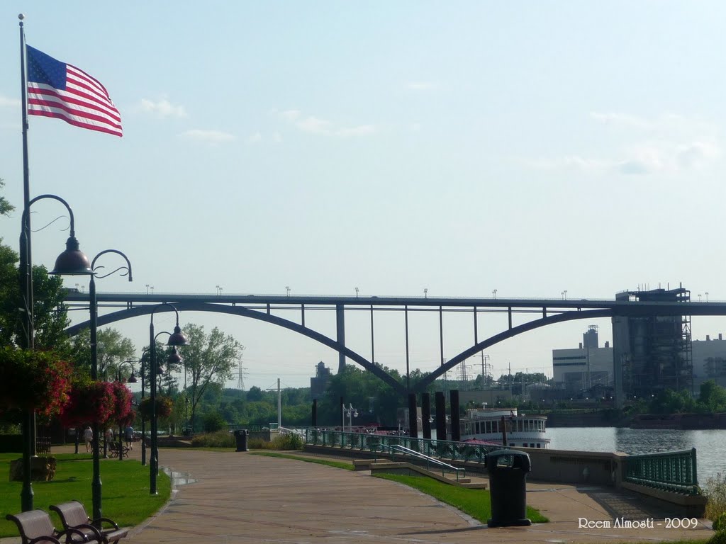 a view of smith avenue high bridge from harriet island park, Сант-Пол