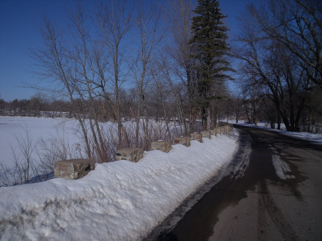 East River Road - Winter, Томсон