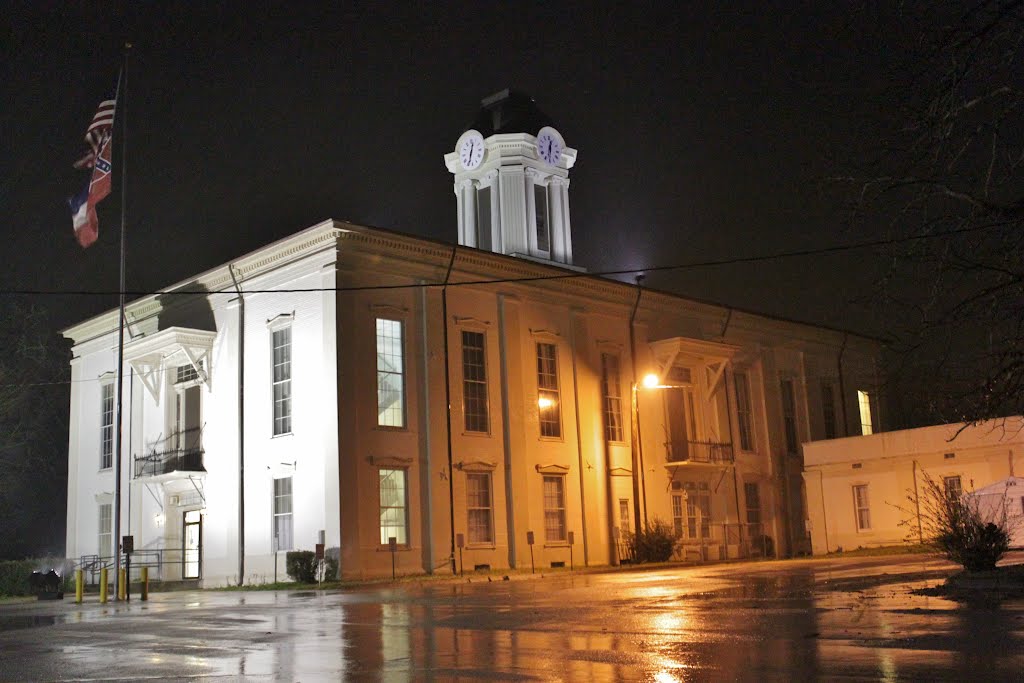 Monroe County Courthouse - Built 1857 - Aberdeen, MS, Абердин