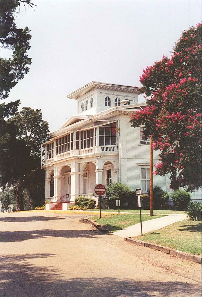 1860 Boddie planation house, now main building of Tougaloo College (7-18-2001), Балдвин
