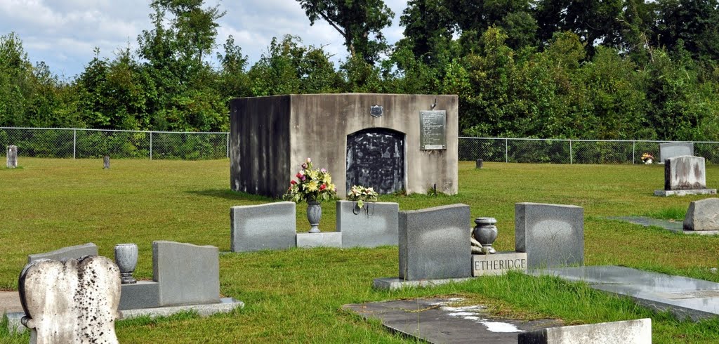 Barneys Vault at Putnam Baptist Cemetery (contains 8 bodies - deaths: 1838, 1859, 1864, 1868 (2), 1875, 1881 & 1884), Вест Поинт