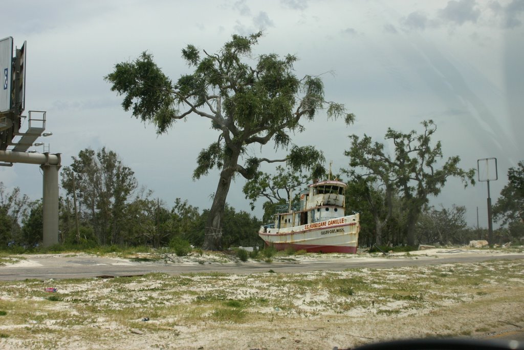 S.S. Hurricane Camille at Gulfport, Mississippi after Hurricane Katrina.  (June 2006), Гулфпорт