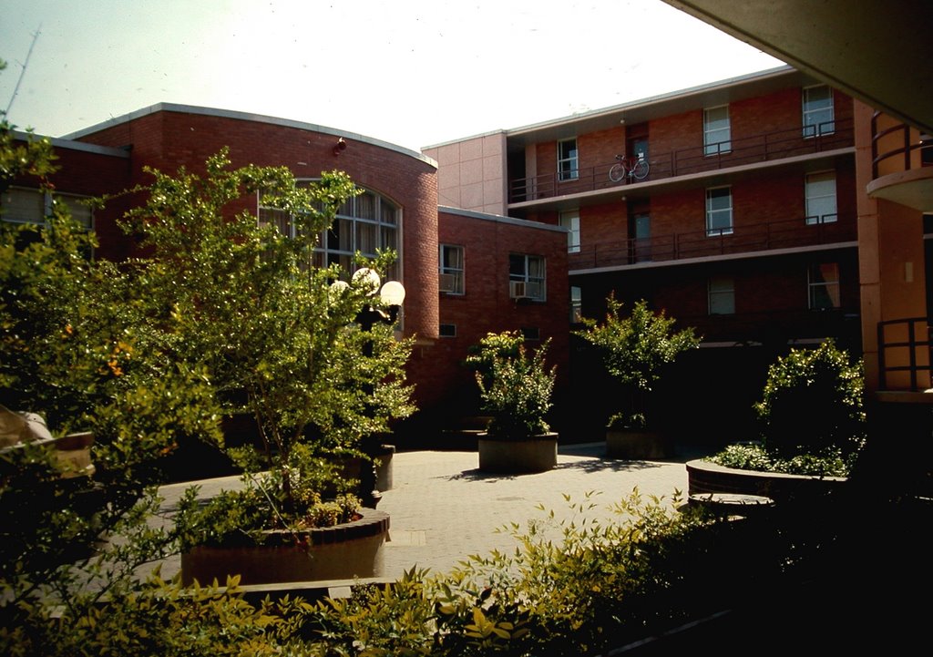 Evans Hall - April 1986, Каледониа