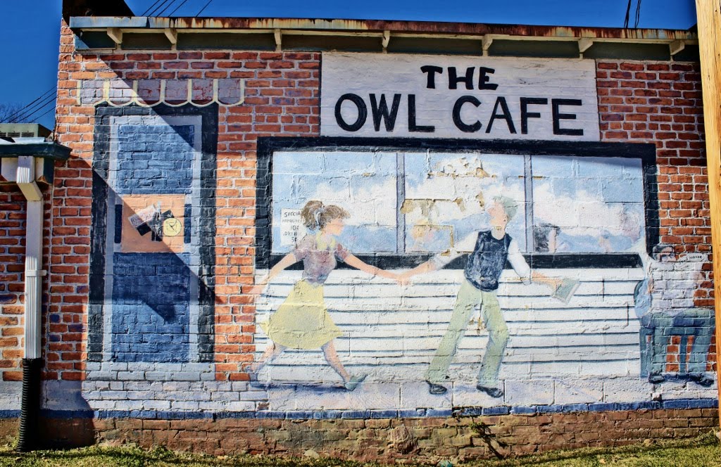 "The Owl Cafe" Mural, Клинтон