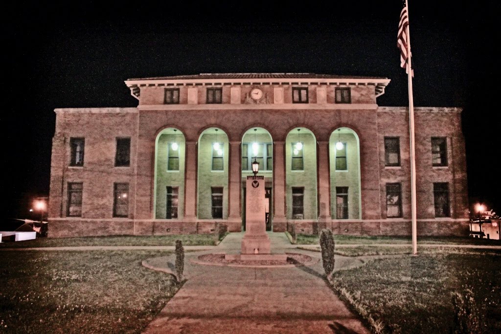 Prentiss County Courthouse - Built 1925 - Booneville, MS, Коссут