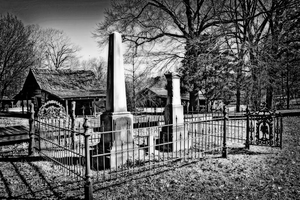 Grave Markers of Col. James Drane and His Wife, Моунд Бэйоу