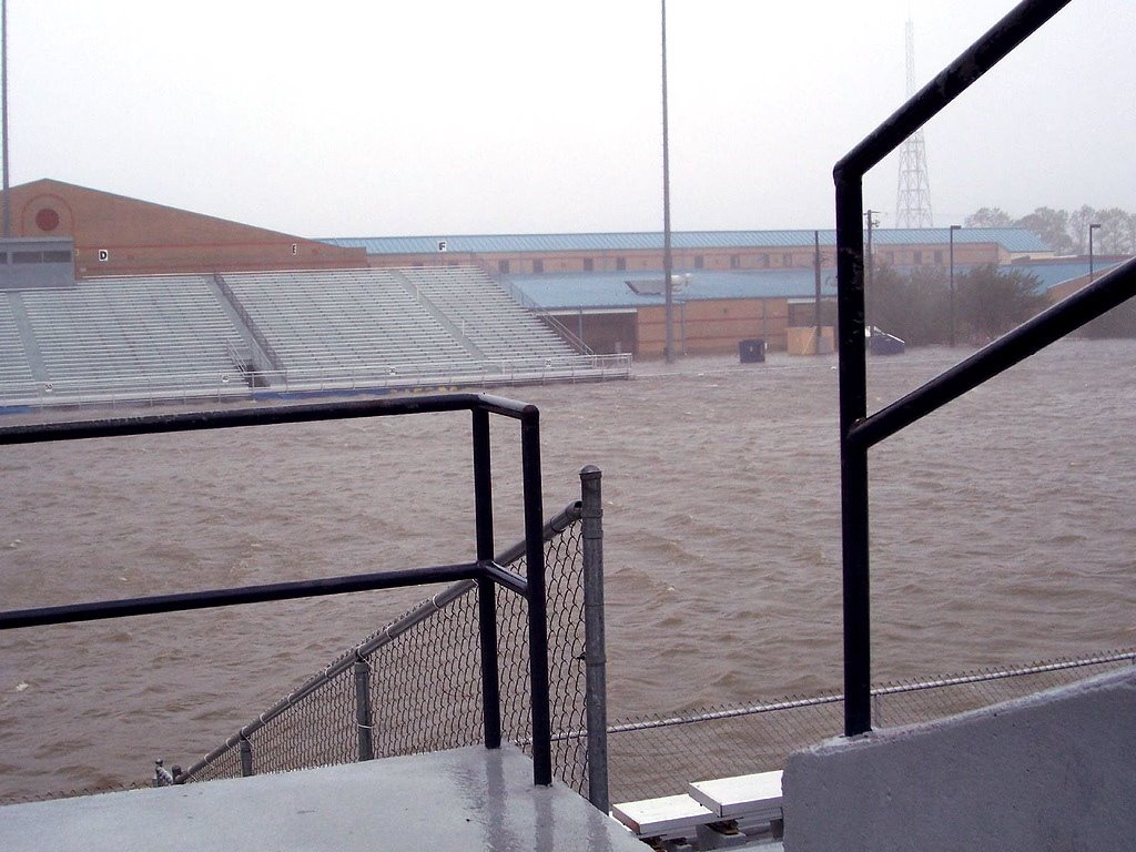 High School and Football field during storm, Паскагоула