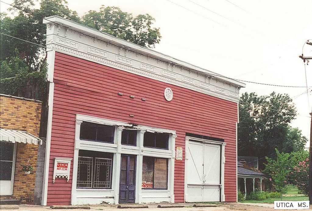 rare victorian false front commerical building, Utica Miss (8-8-2000), Пелахатчи