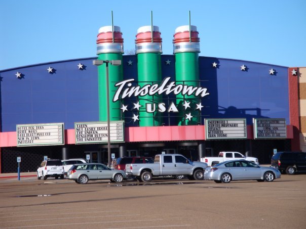 Tinseltown Movie Theater., Пирл