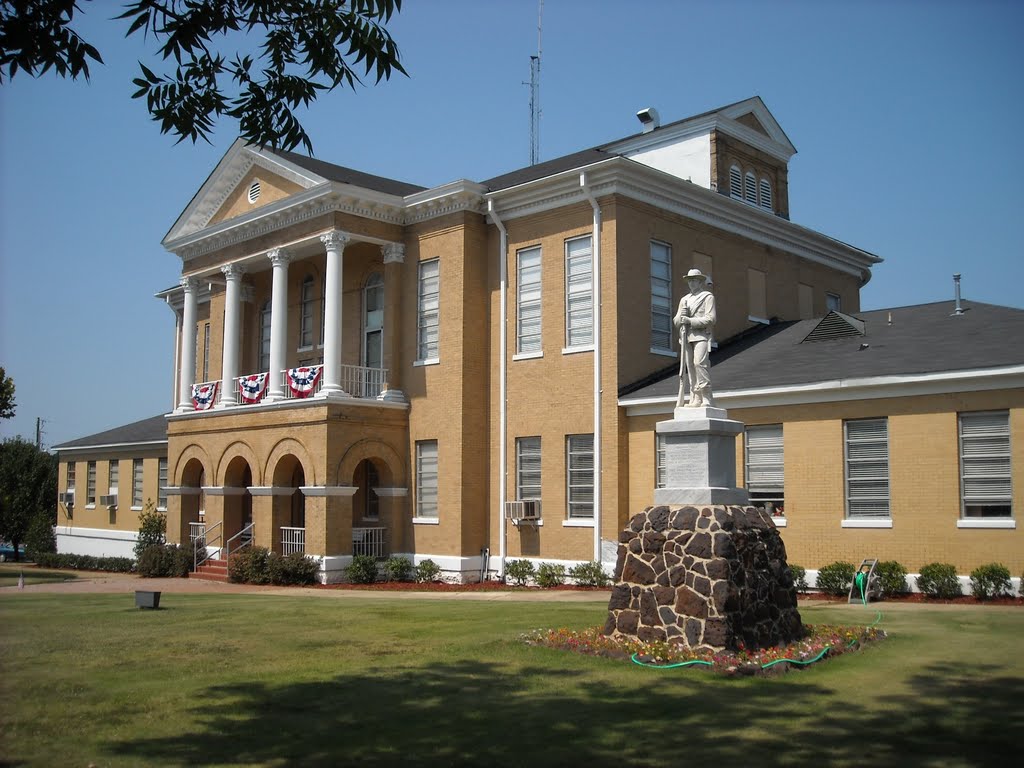 Choctaw County Courthouse at Butler, AL (built 1906), Сандерсвилл