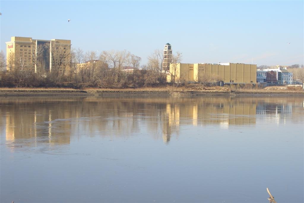 Harrahs Casino - looking north across the Missouri River from  River Front Park boat ramp, Kansas City, MO, Авондейл