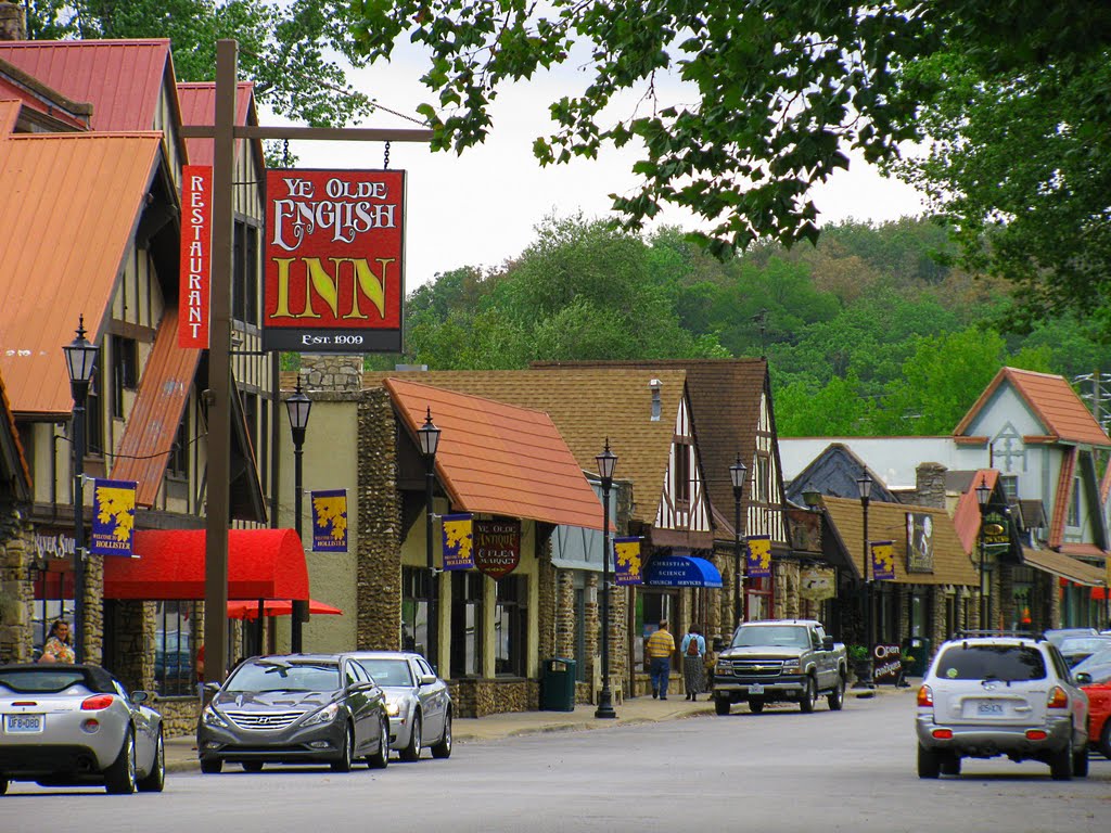 City of Hollister in the Ozark Mountains of Southwest Missouri, Брансон