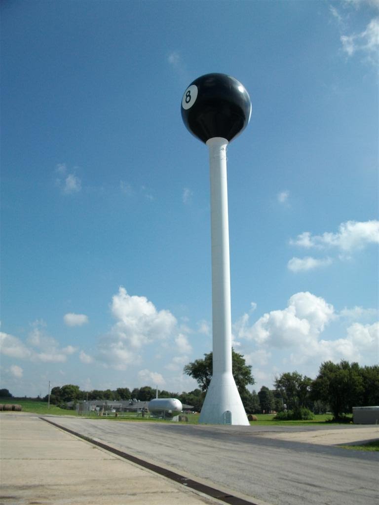 8-ball water tower, west-side, Tipton, MO, Веллстон