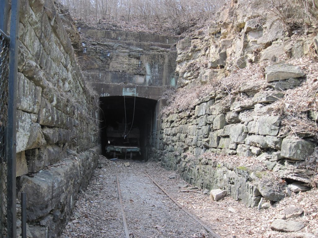 West Barretts Tunnel, Дес Перес