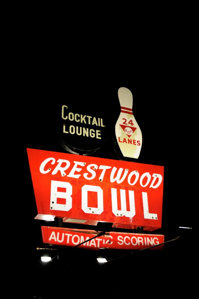 Crestwood Bowl, Дес Перес