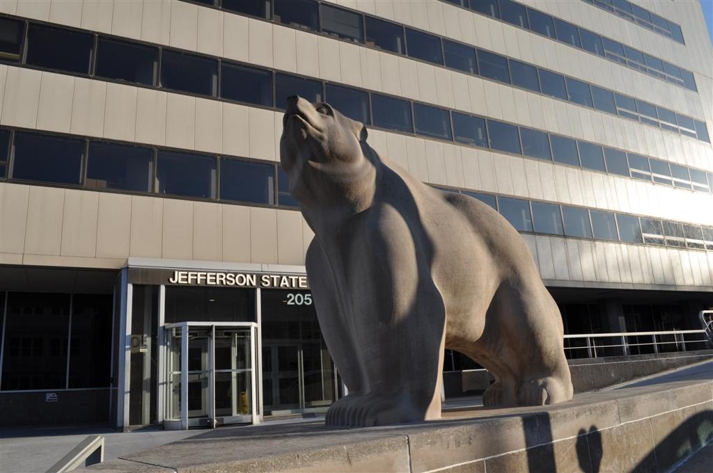 stone bear, Jefferson State Office building, Jefferson City, MO, Джефферсон-Сити