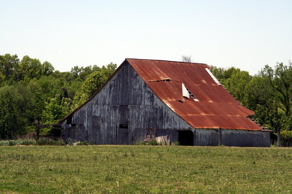 Barn with rusted roof, Елвинс