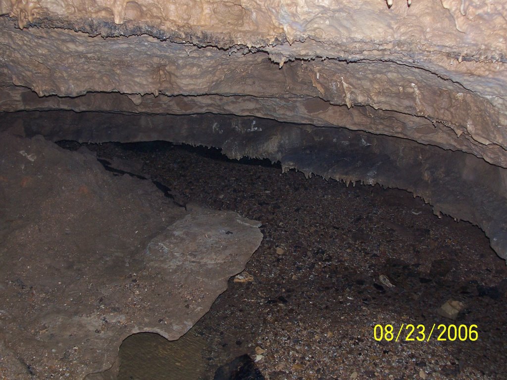 Ozark Cavern-inside, Камдентон