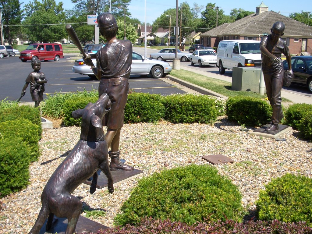 A Legacy, bronze of boys playing baseball with dog and little boy with teddy bear,North Kansas City,MO, Канзас-Сити