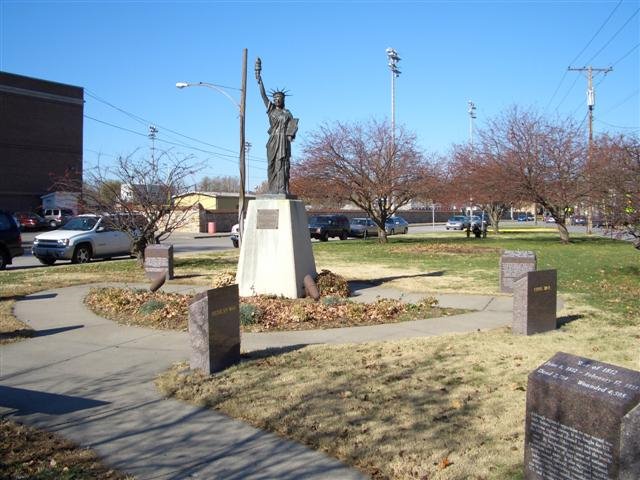 Statue of Liberty reproduction,North Kansas City,MO, Канзас-Сити