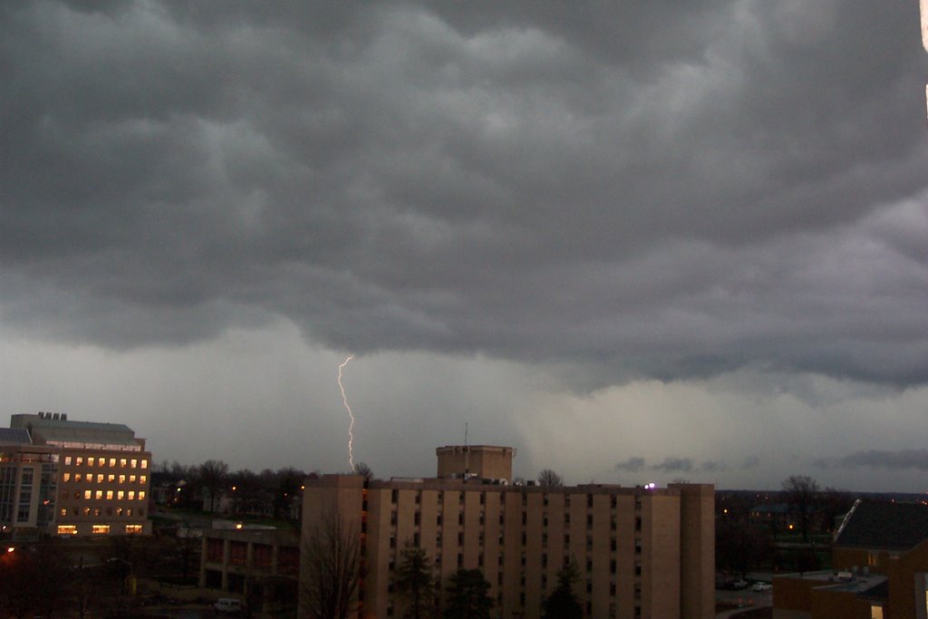 Lightning over Gillett Hall, Колумбия