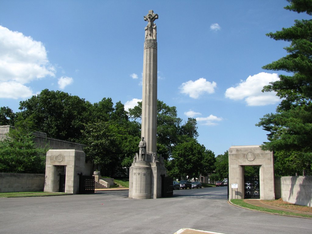 Entrance to Calvary Cemetery, Нортвудс