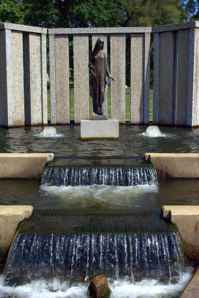 Memorial and Waterfall, Нортвудс