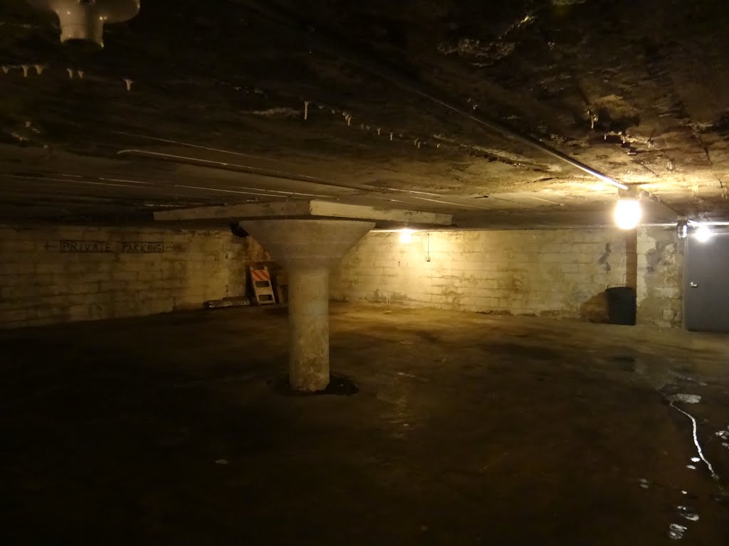 Creepy underground parking garage, Нортвудс