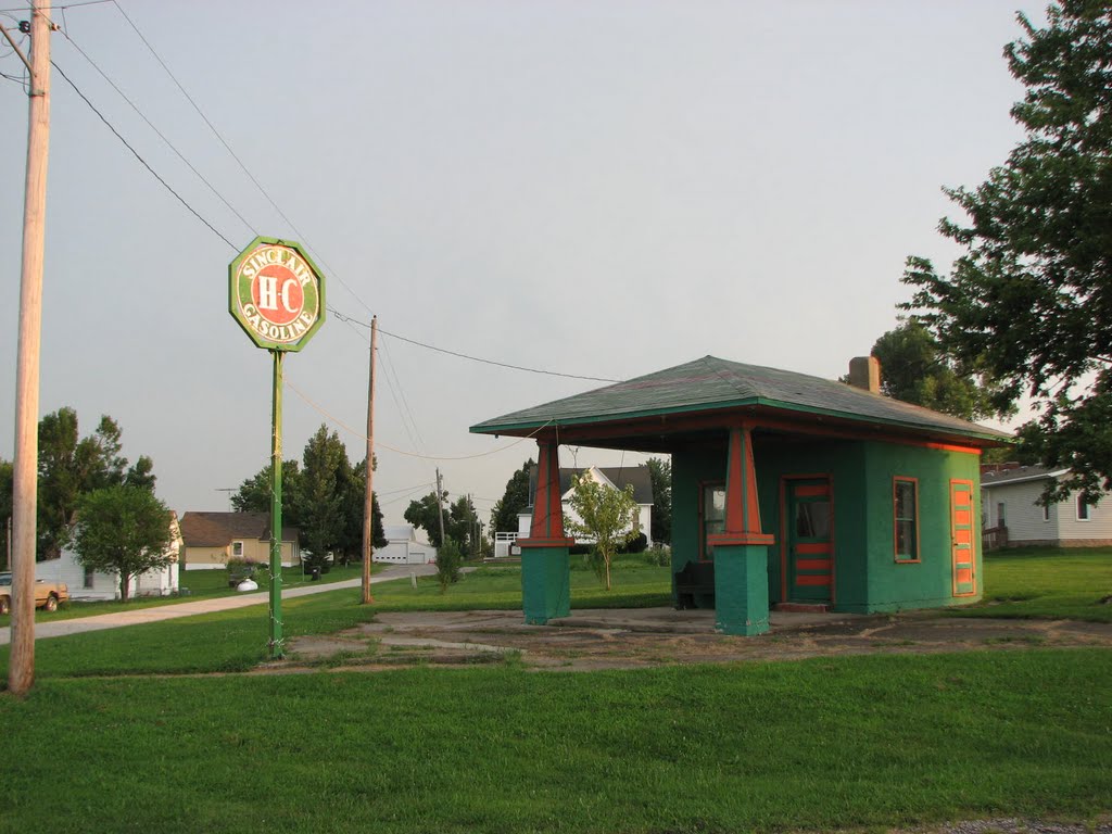Old Sinclair Gas Station in Redding, IA, Олбани (Генри Кантри)