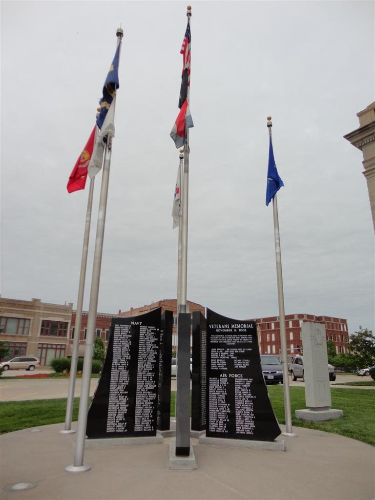 Veterans Memorial, Chillicothe, MO, Олбани (Генри Кантри)