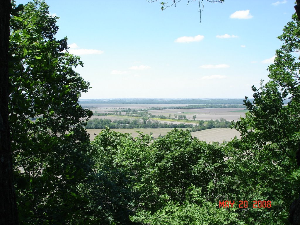 Bluffwoods Conservation Area Turkey Ridge Trail looking west across Missouri River valley, Олбани (Рэй Кантри)