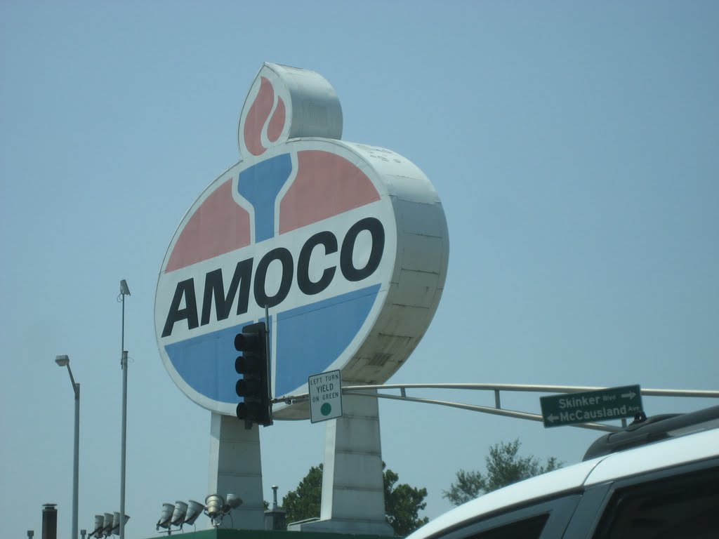 Huge Amoco sign, Ричмонд Хейгтс