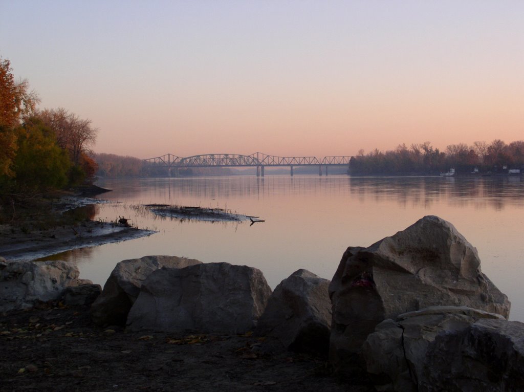 Missouri River at Sunrise, Frontier Park, Saint Charles, MO, Сант-Чарльз