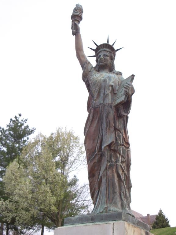Statue of Liberty reproduction, St. Joseph, MO, Сент-Джозеф