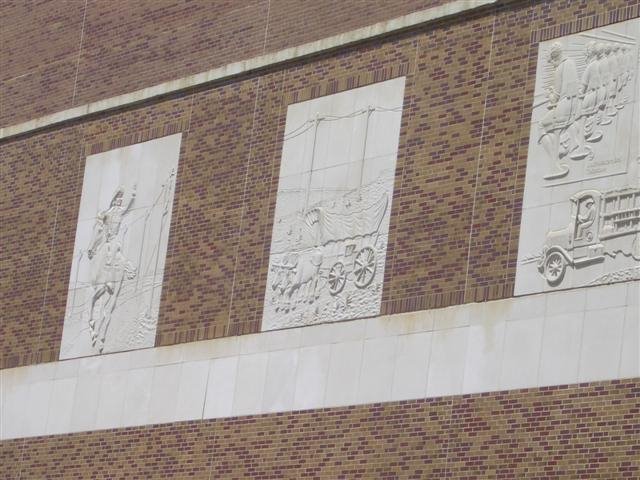 reliefs on side of building,St.Joseph,MO, Сент-Джозеф