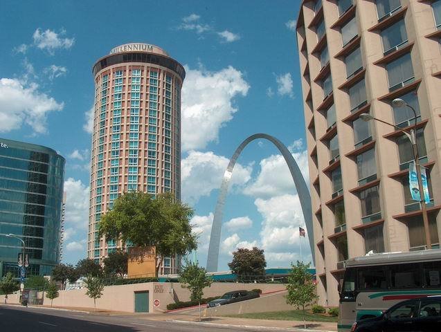 Millenium Hotel & Gateway Arch - Saint Louis - MO, Сент-Луис