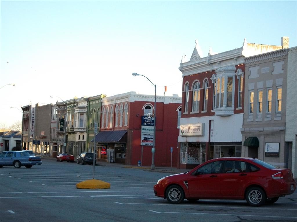Around the courthouse square, Nevada, MO, Харвуд