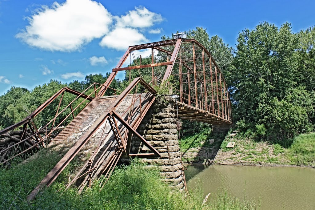 Schell City Bridge - Built 1900 - Fully Collapsed 2012, Харвуд