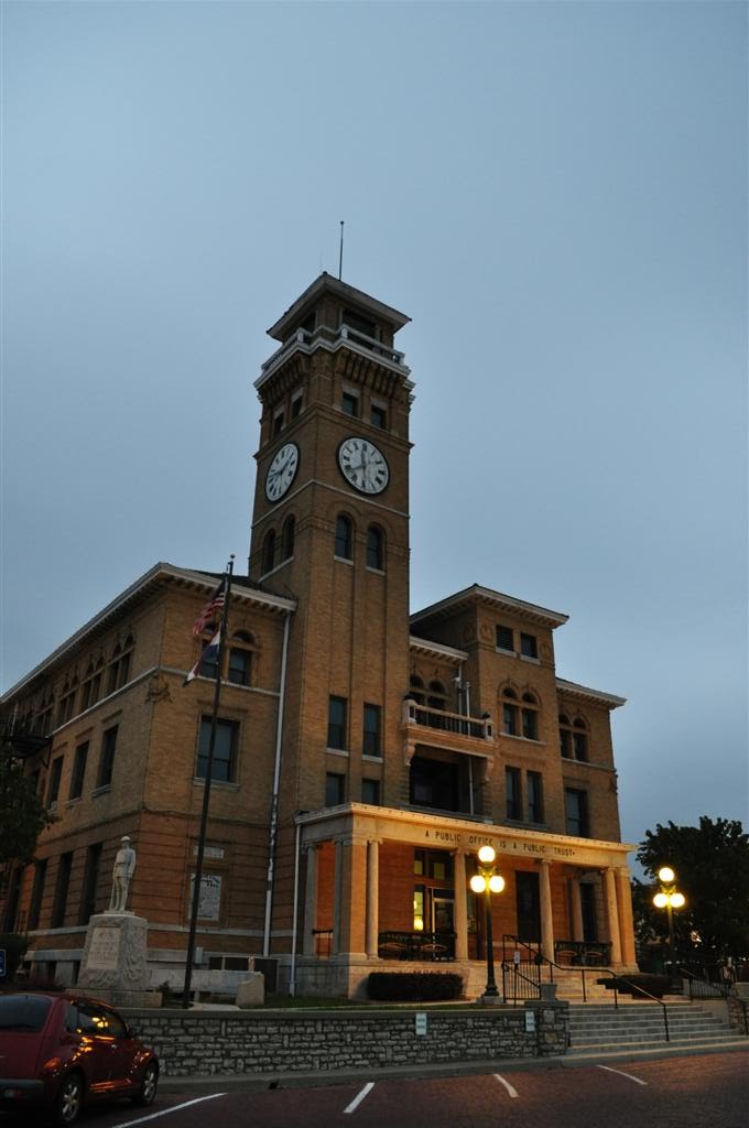 Cass County courthouse, Harrisonville, MO, Харвуд