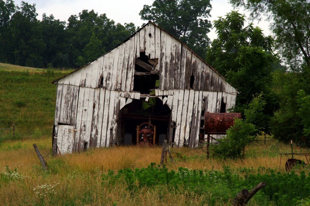 Old tractor, old shed, Хунтлейг