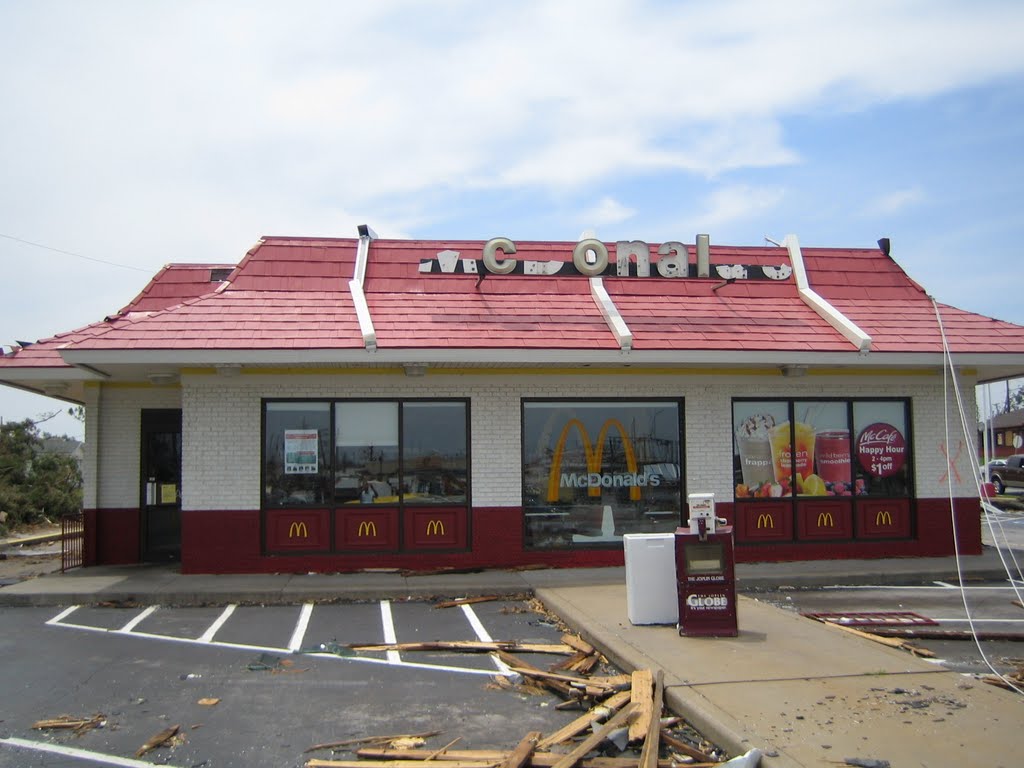 McDonalds Post Tornado, Эйрпорт-Драйв