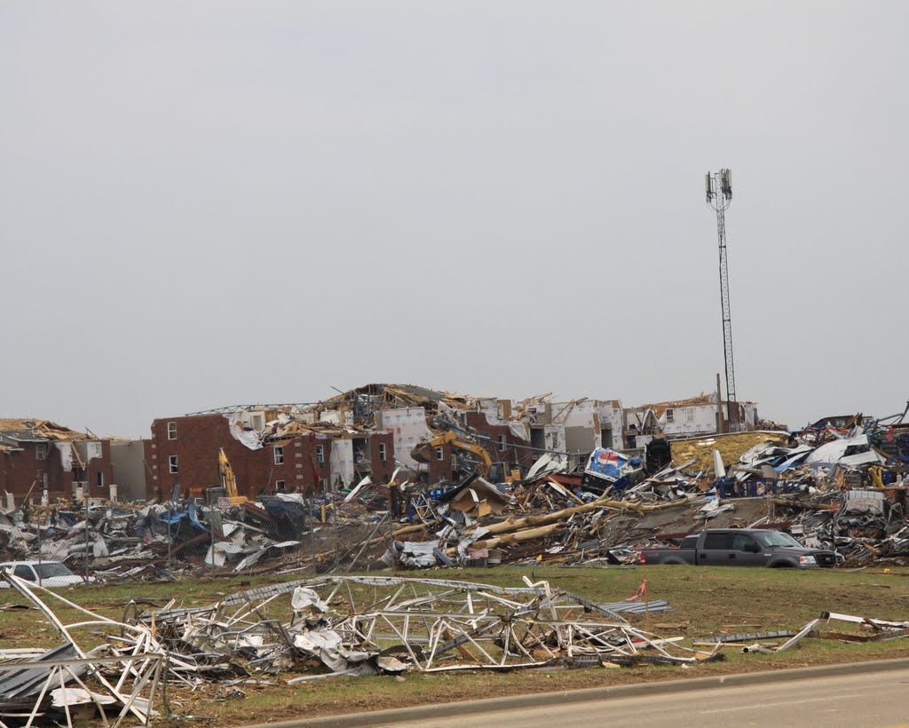 Pepsi Plant after the May 22, 2011 Tornados, Эйрпорт-Драйв