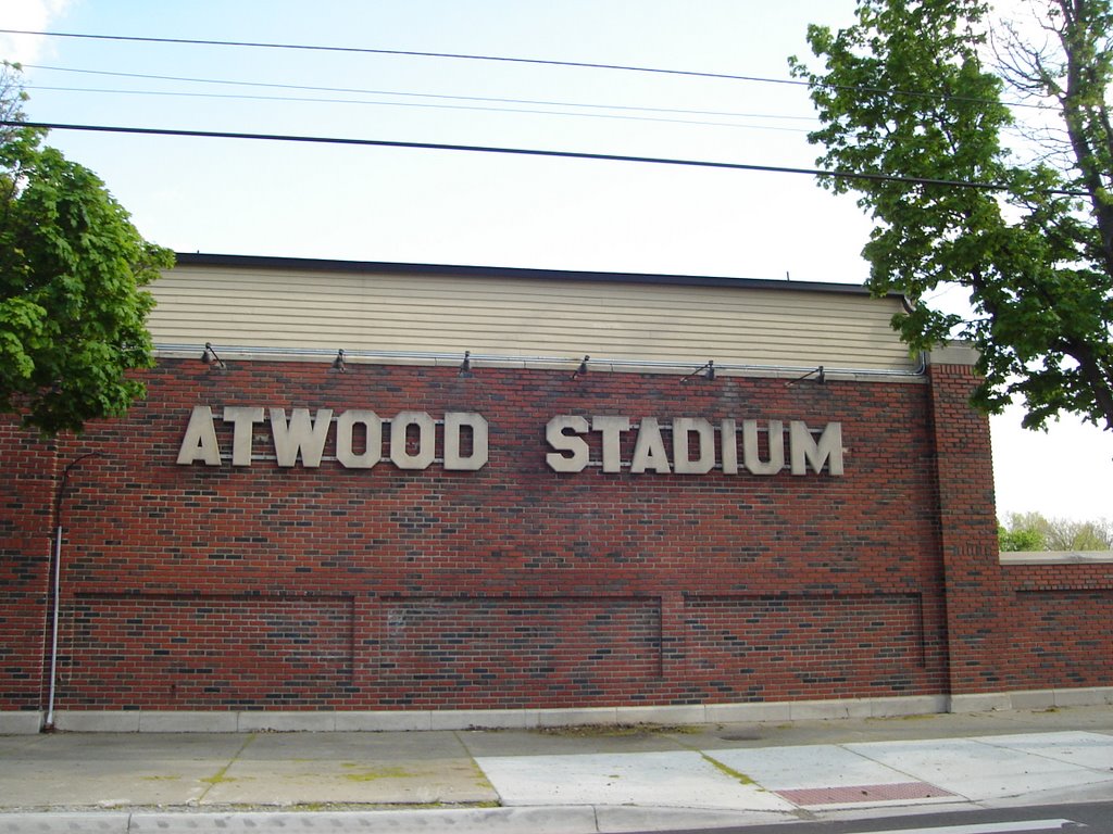 Atwood Stadium, Бичер