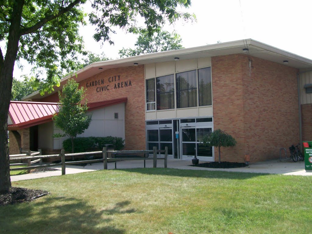 Garden City Park Civic Arena & Offices - Garden City Park, Michigan Доб...