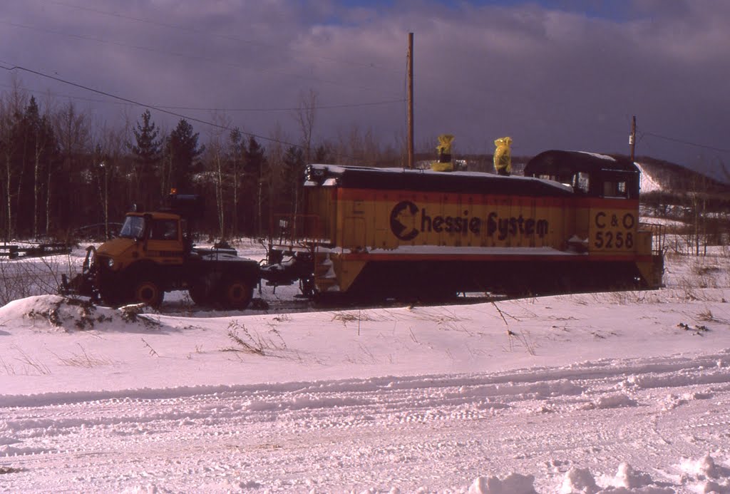 Locomotive at Hatchs Crossing-1989/90, Гранд-Бланк