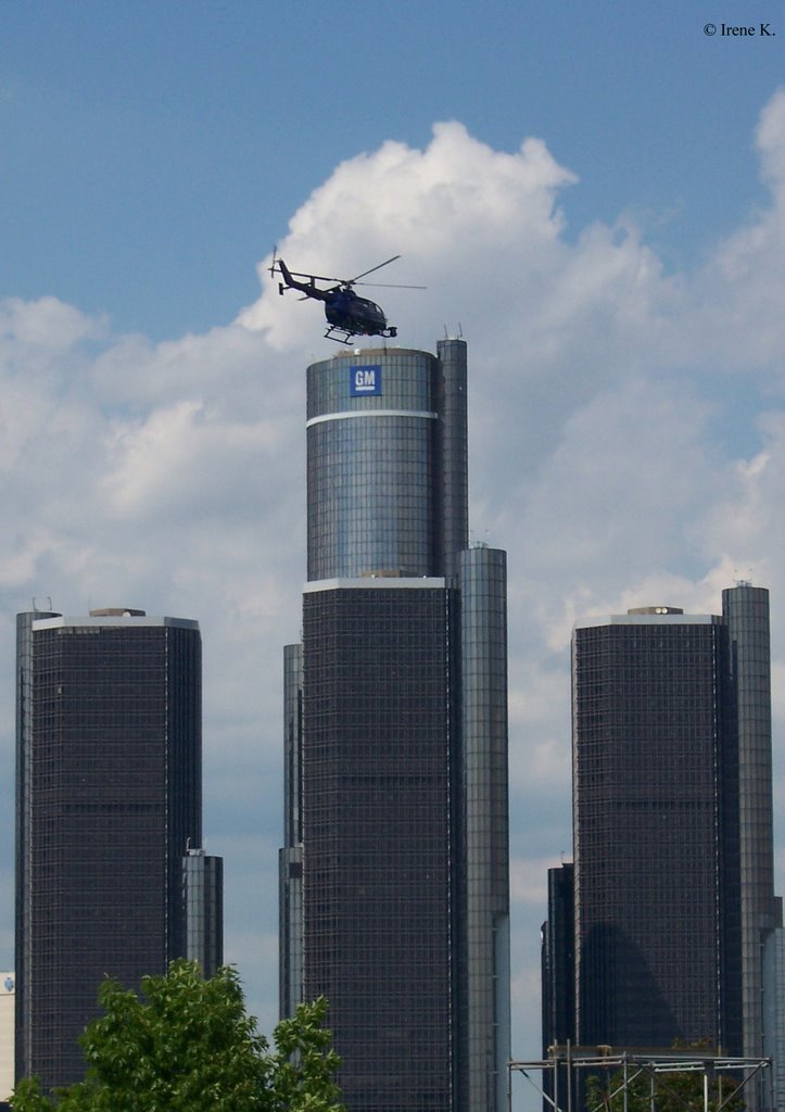 Helicopter over GM Renaissance Center, Detroit, MI, US, Детройт