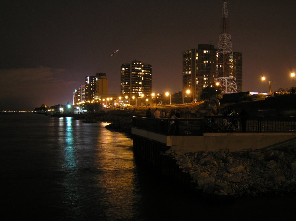Windsor riverfront after fireworks, Детройт
