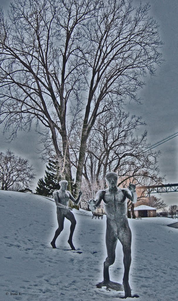 Alien invasion :)  - "Flying Men" by Elisabeth Frink - Odette Sculpture Park, Windsor, ON, Canada, Детройт